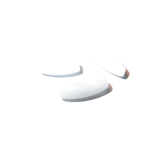 White, oblong glassbead