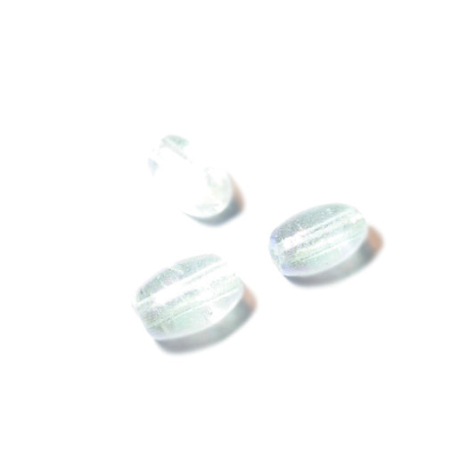 Transparent, oval glassbead