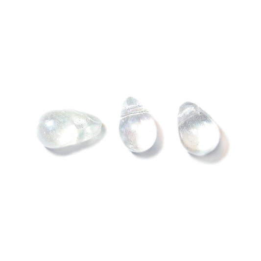 Transparent, oblong glass bead