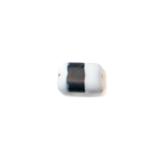 Black and White oblong glassbead