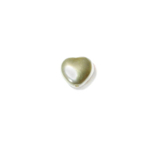 Pearl very light green, heart 8 mm