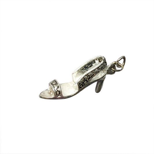 Silver colored Shoe charm made of metal, in Pump form