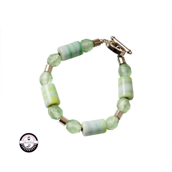 Bracelet with with green and metal beads