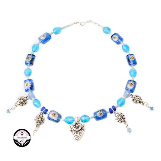 Ketting met verschillende blauwe kralen